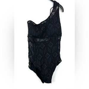 BECCA Womens Adeline Asmmetrical Crochet One Piece Swimsuit Black Medium